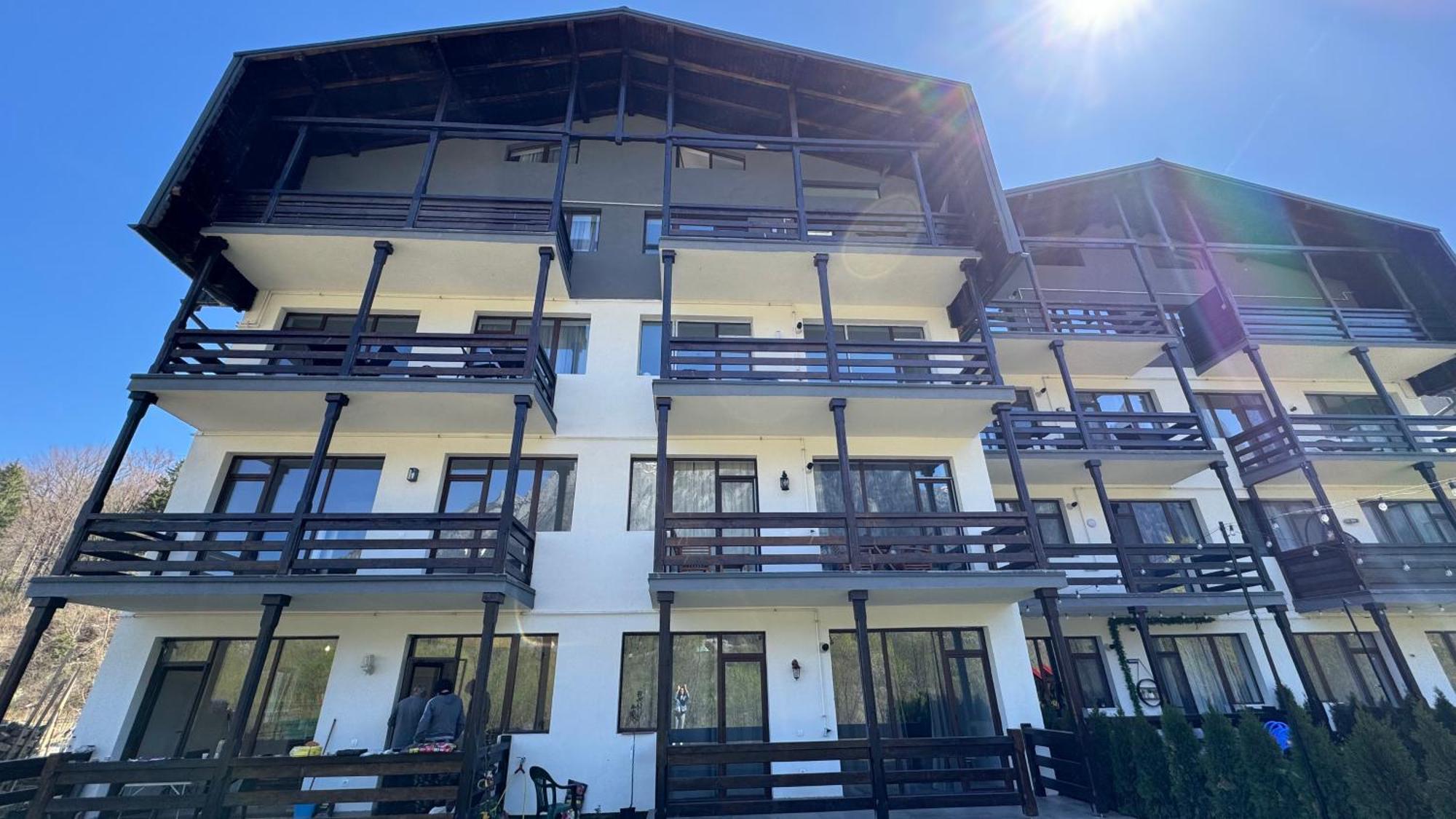 Mountain View By The River - Ev Plug Apartment