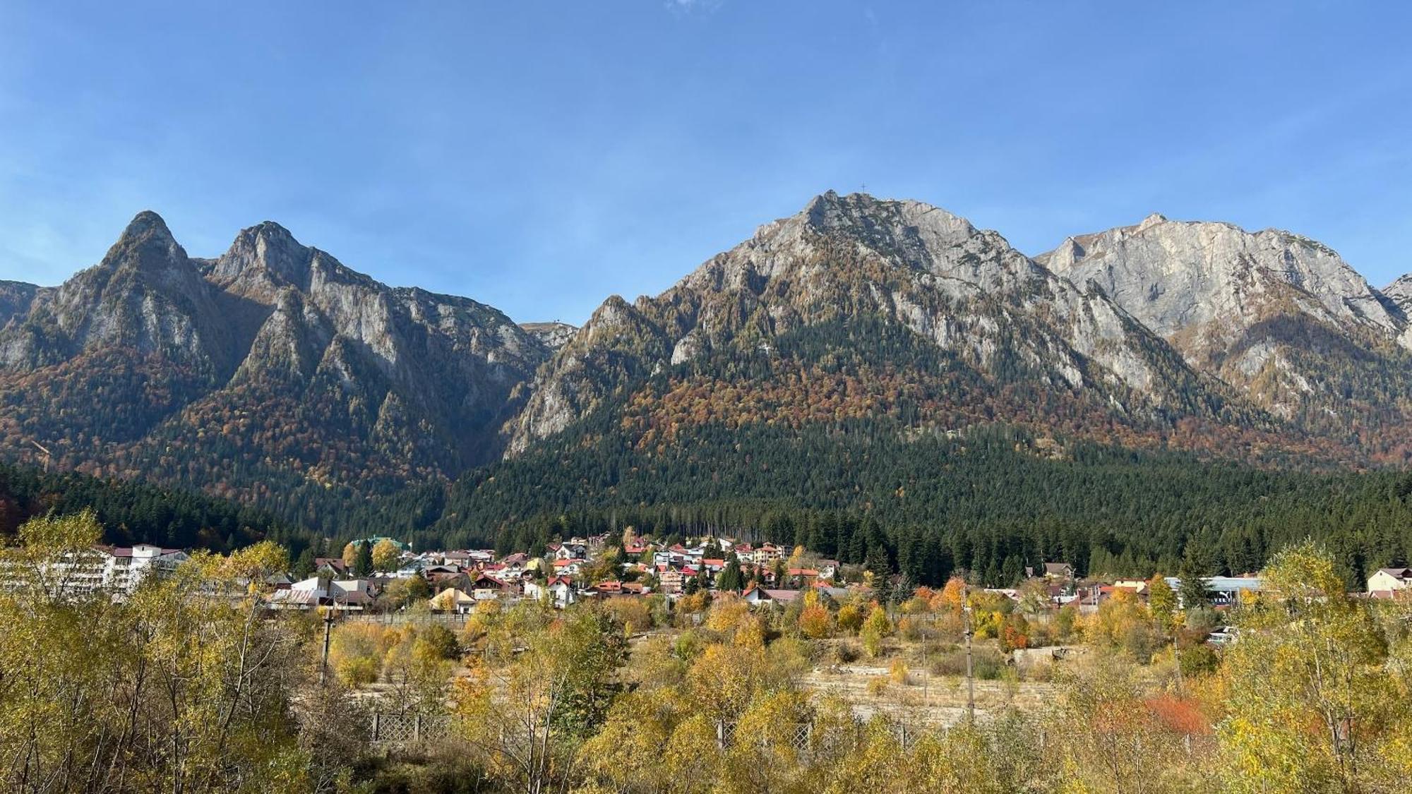 Mountain View By The River - Ev Plug *