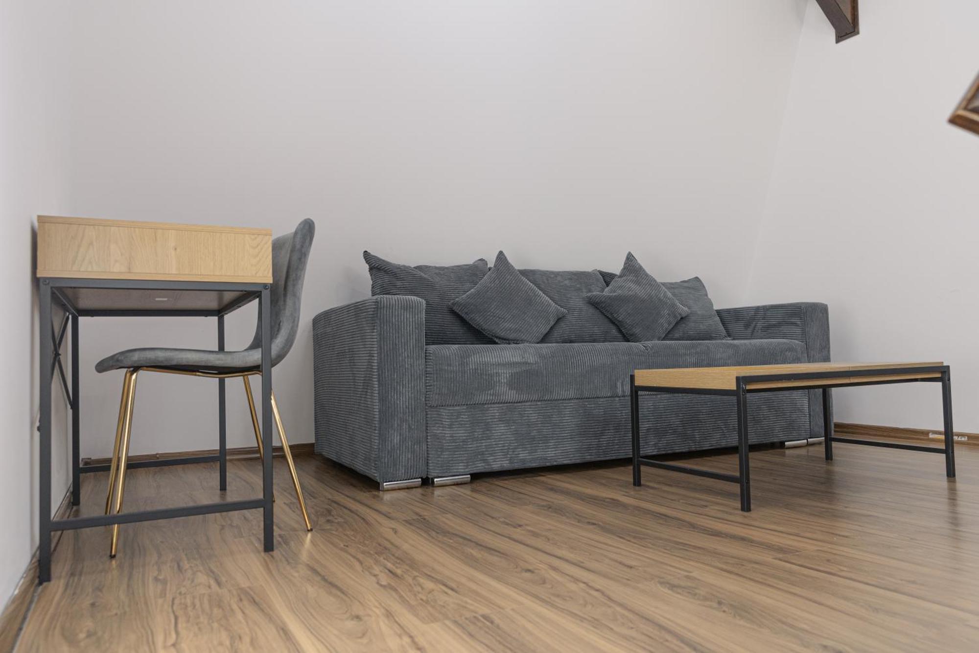 Mountain View By The River - Ev Plug Apartment